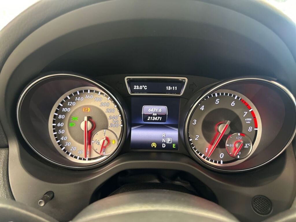 Mercedes-Benz CLA 2015 Musta