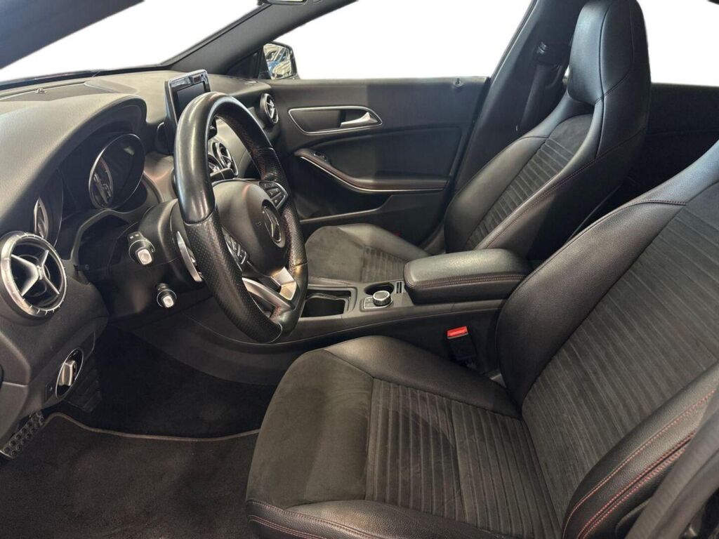 Mercedes-Benz CLA 2015 Musta