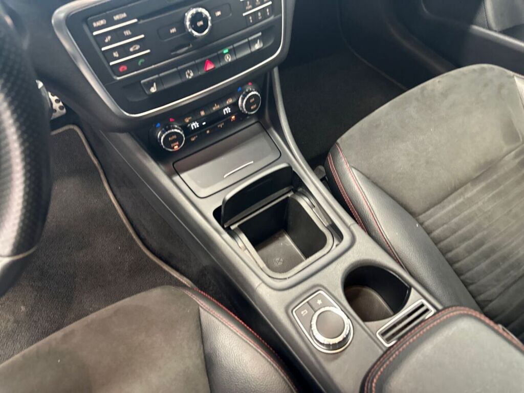 Mercedes-Benz CLA 2015 Musta