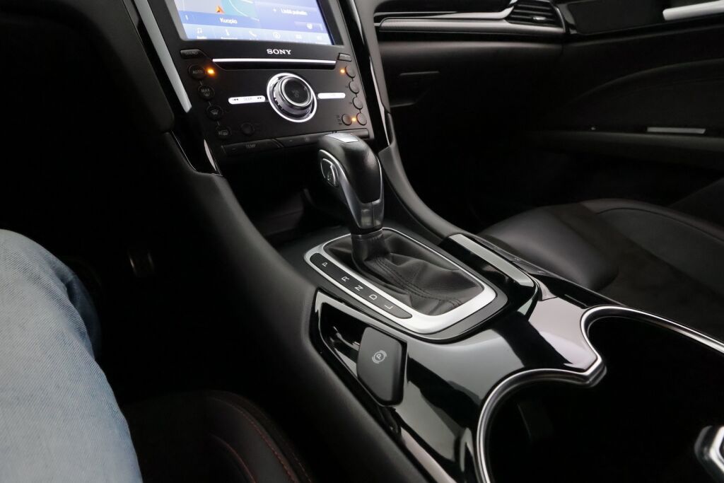 Ford Mondeo 2021 Sininen