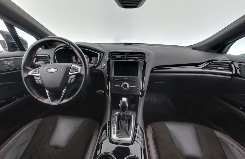 Ford Mondeo 2021 Sininen