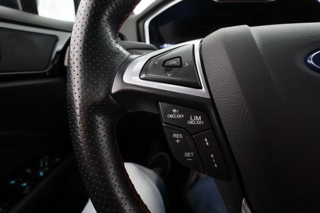 Ford Mondeo 2021 Sininen