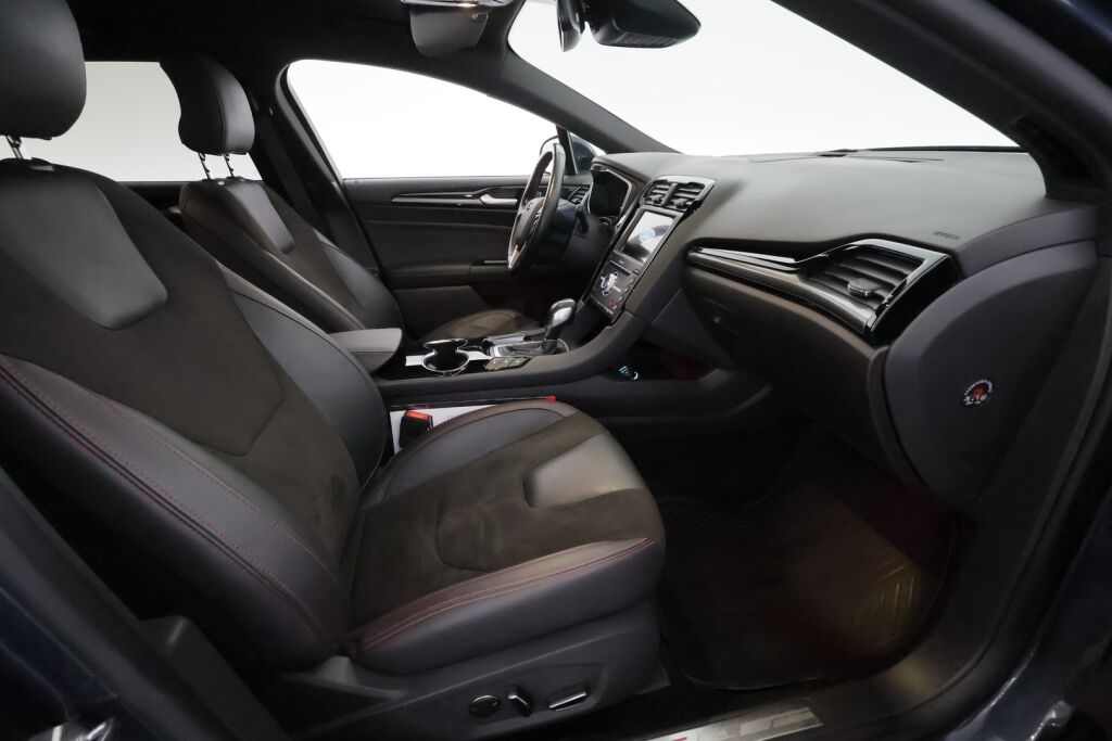 Ford Mondeo 2021 Sininen