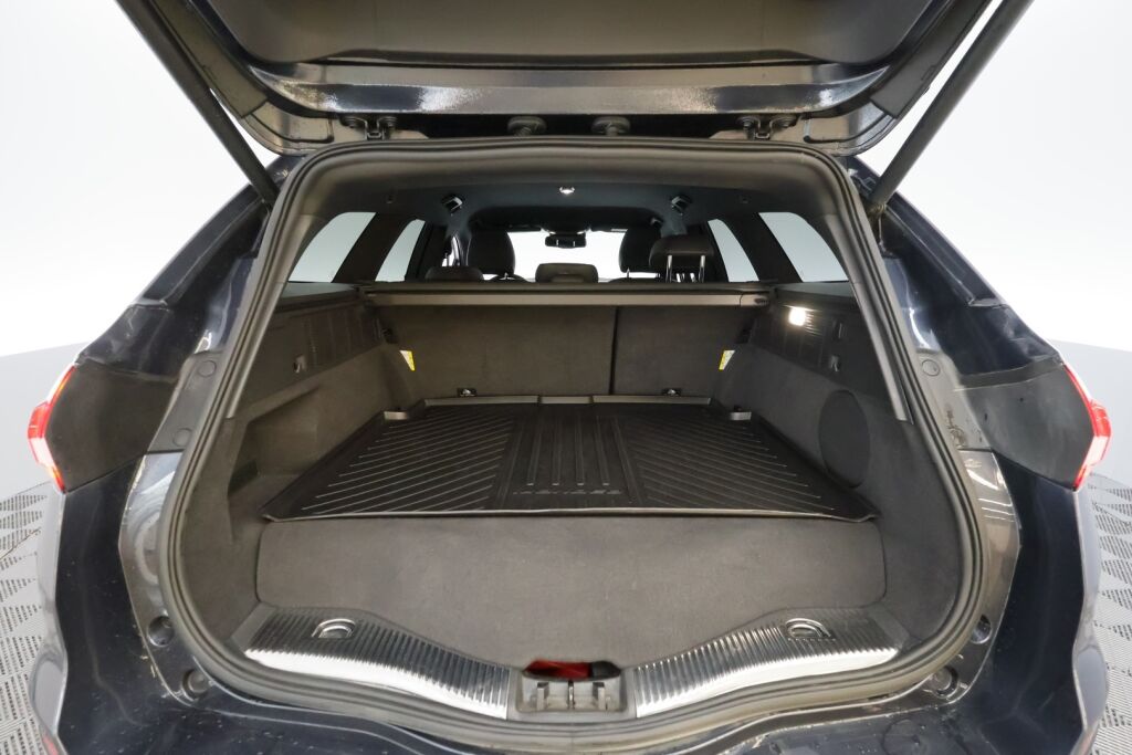 Ford Mondeo 2021 Sininen