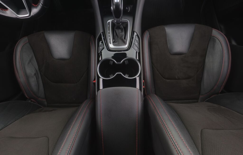 Ford Mondeo 2021 Sininen