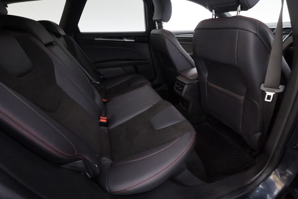 Ford Mondeo 2021 Sininen