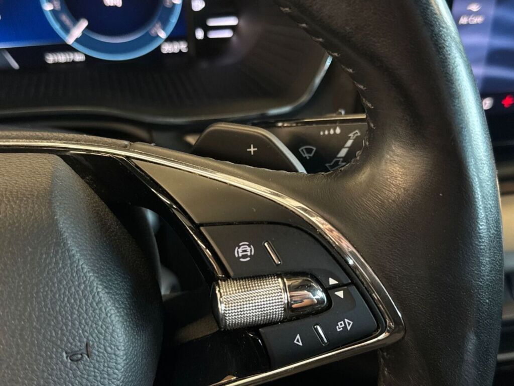 Skoda Octavia 2021 Valkoinen