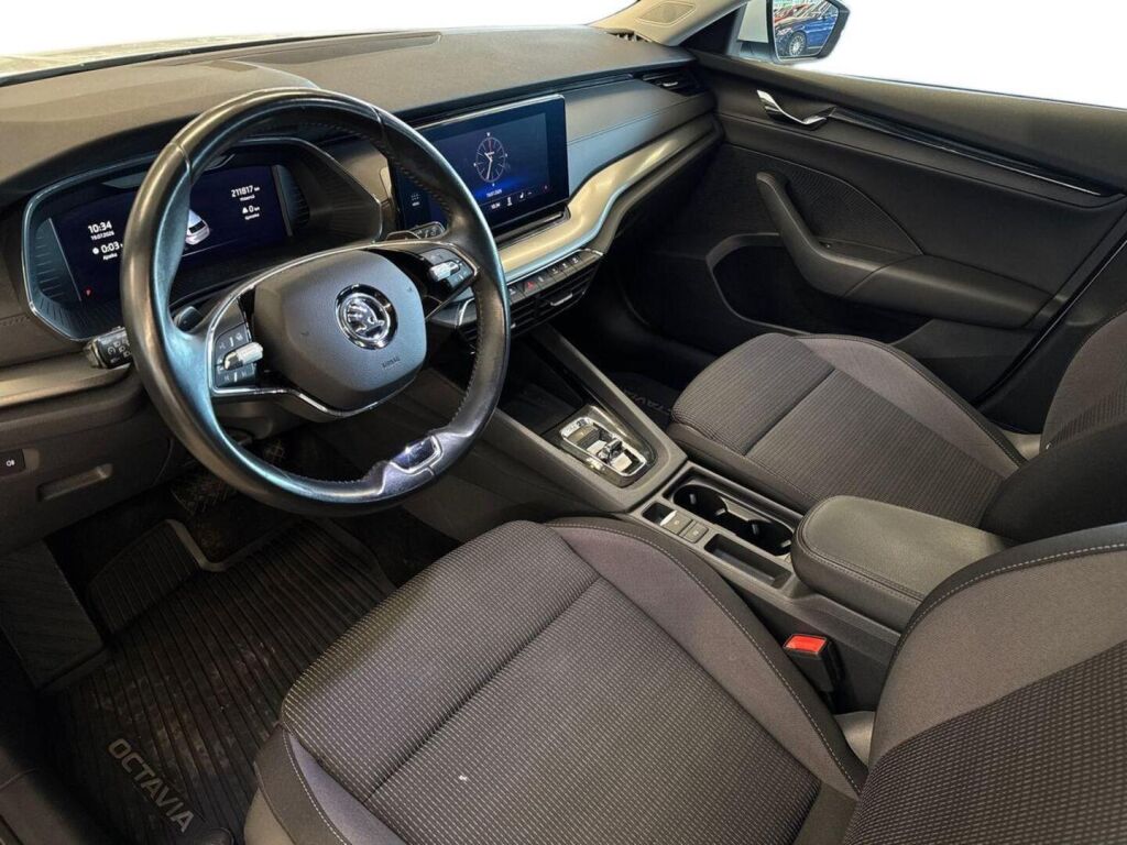 Skoda Octavia 2021 Valkoinen