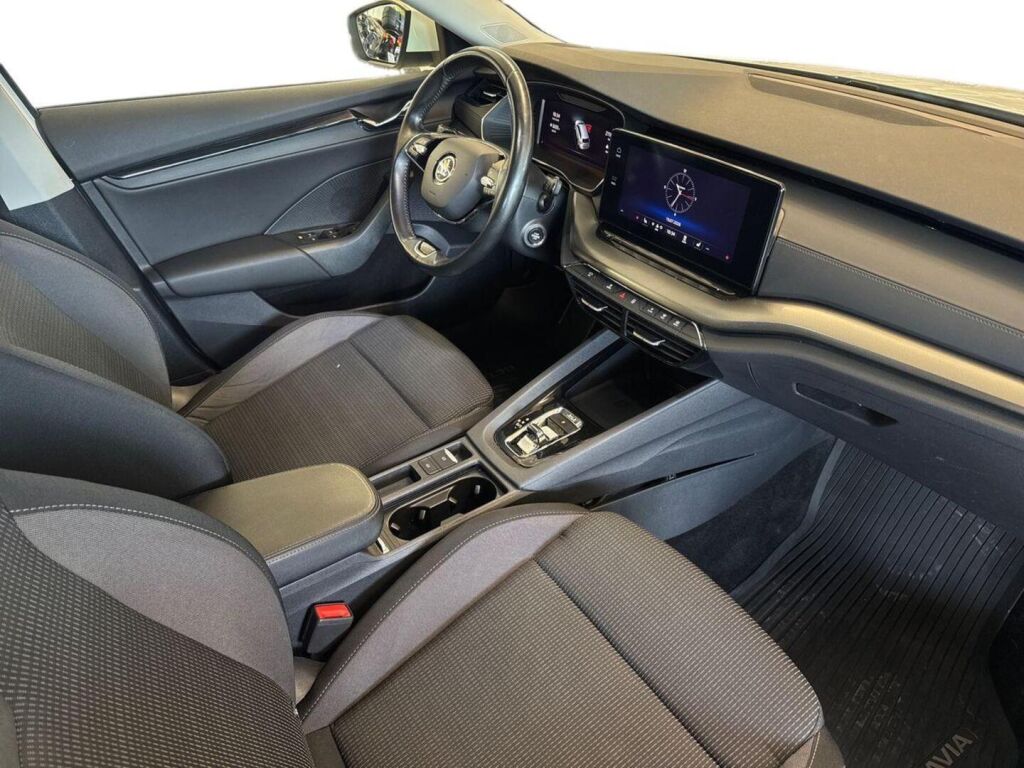 Skoda Octavia 2021 Valkoinen