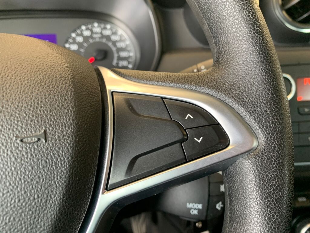 Dacia Duster 2021 Punainen