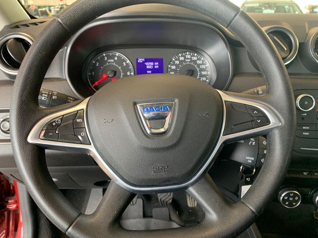 Dacia Duster 2021 Punainen