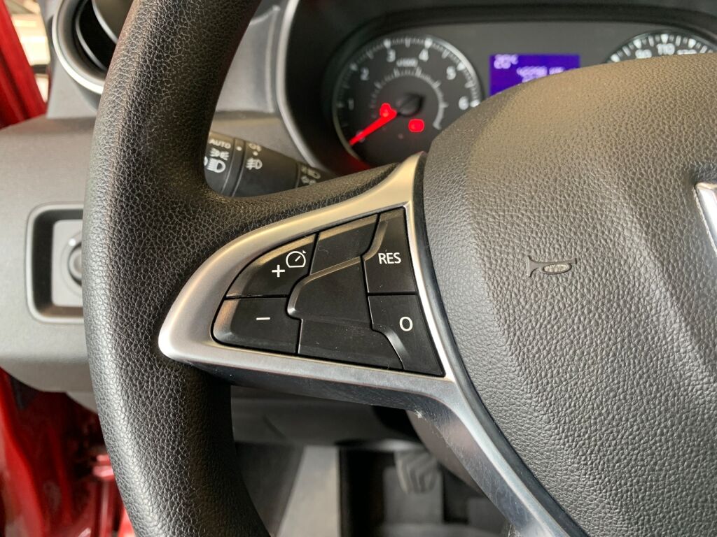 Dacia Duster 2021 Punainen