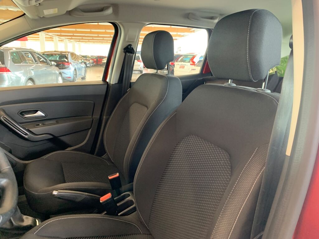 Dacia Duster 2021 Punainen
