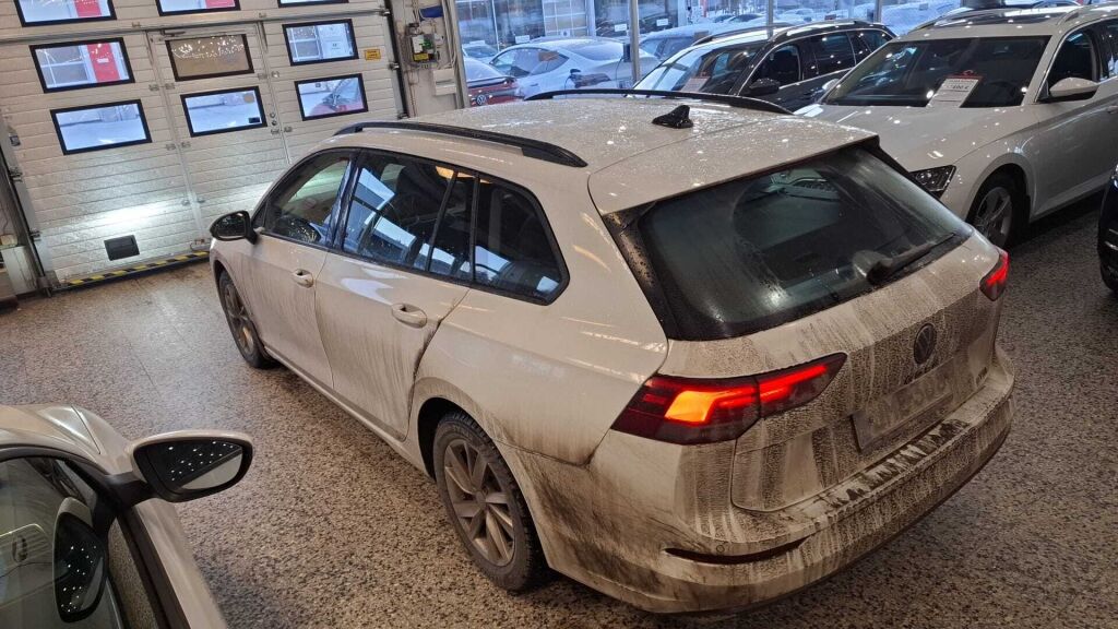 Volkswagen Golf 2021 Valkoinen