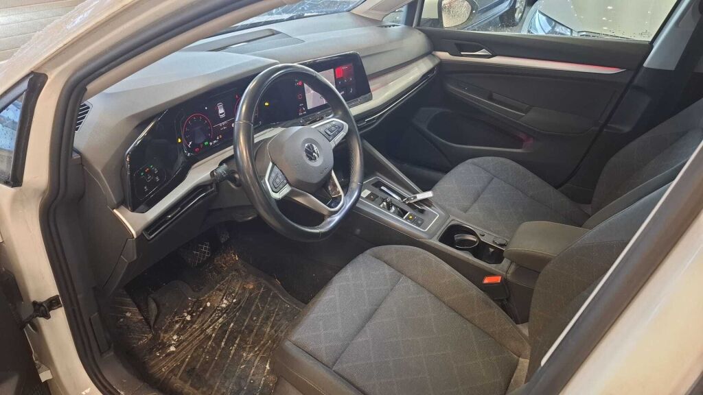 Volkswagen Golf 2021 Valkoinen