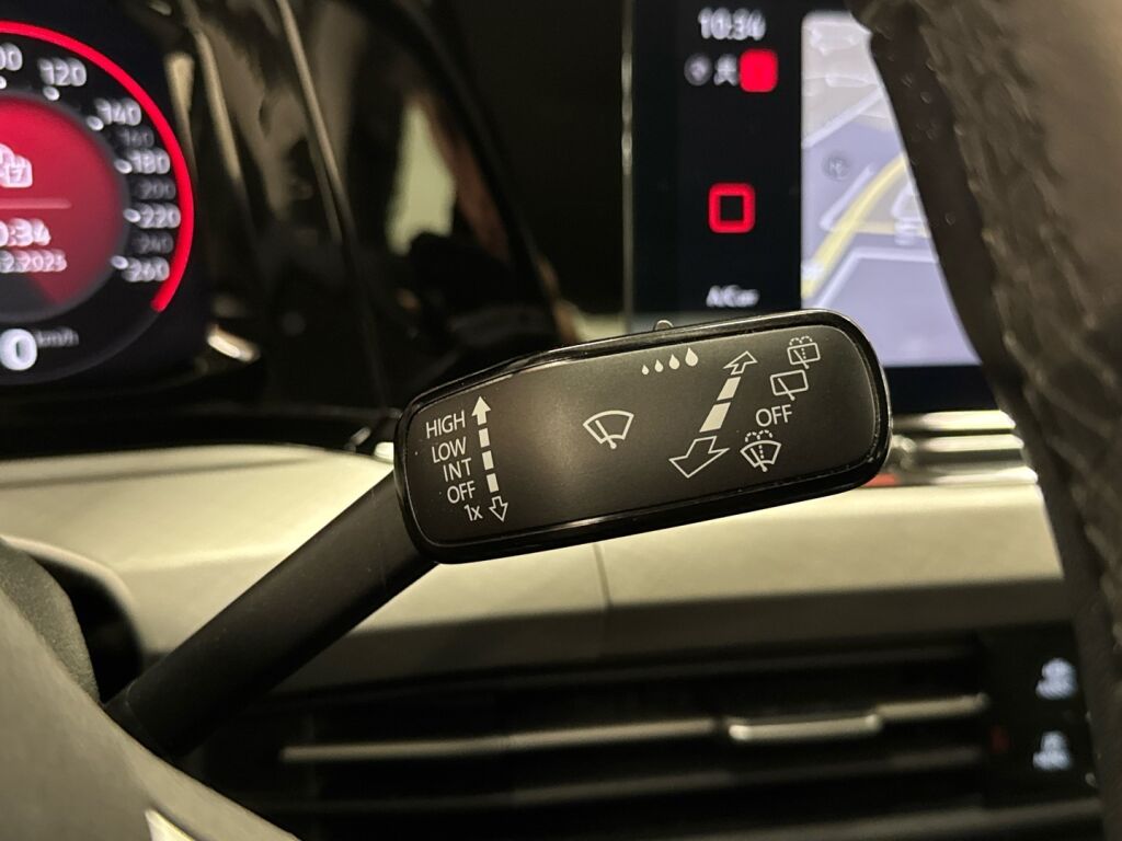 Volkswagen Golf 2021 Valkoinen