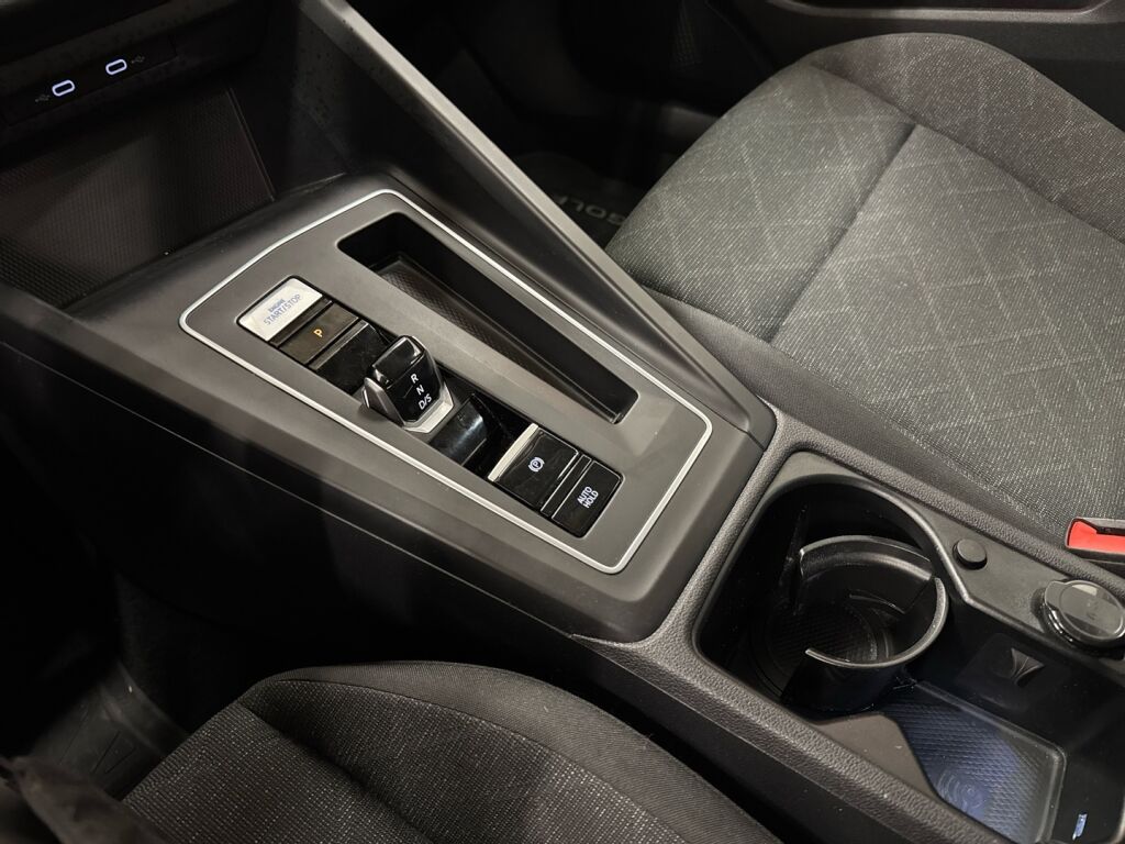 Volkswagen Golf 2021 Valkoinen