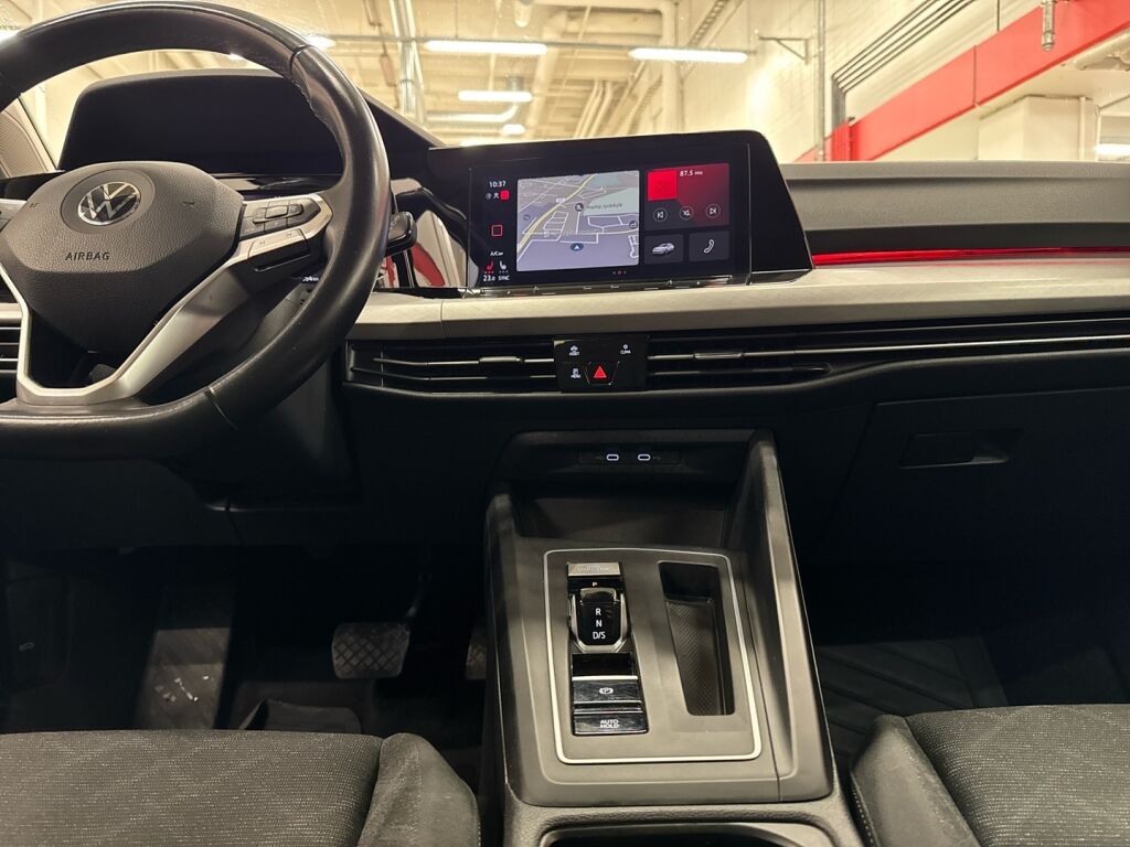 Volkswagen Golf 2021 Valkoinen