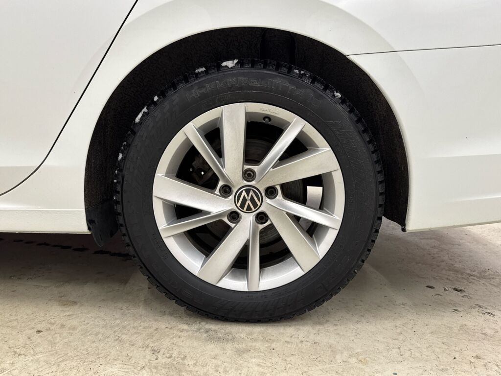 Volkswagen Golf 2021 Valkoinen