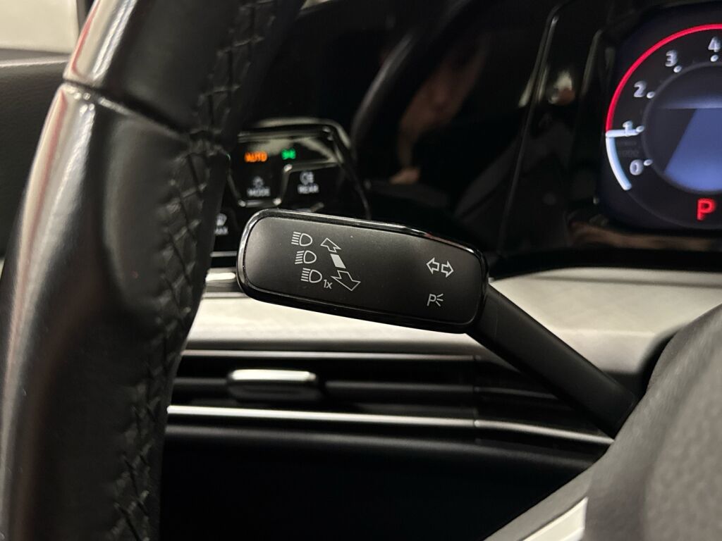 Volkswagen Golf 2021 Valkoinen