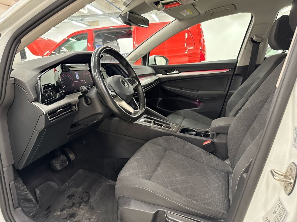 Volkswagen Golf 2021 Valkoinen