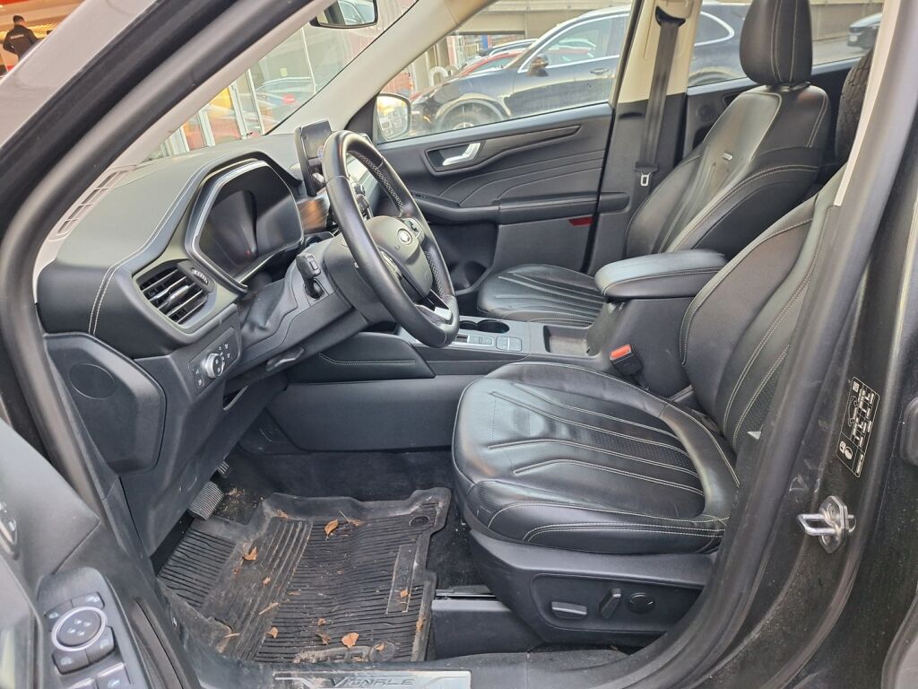Ford Kuga 2021 Harmaa