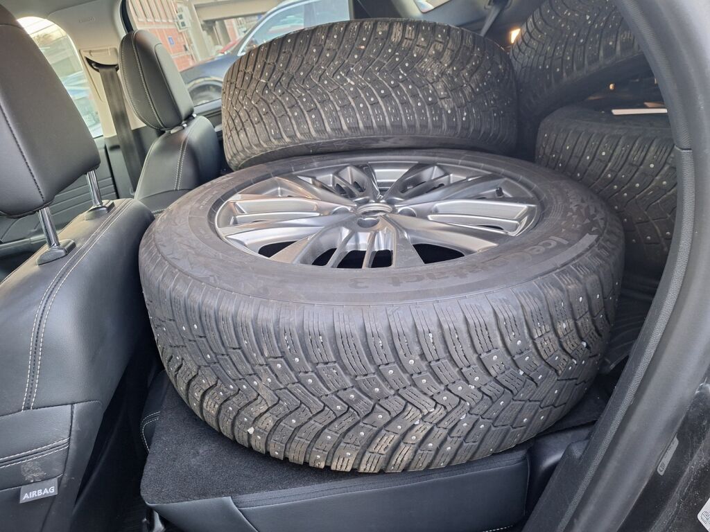 Ford Kuga 2021 Harmaa