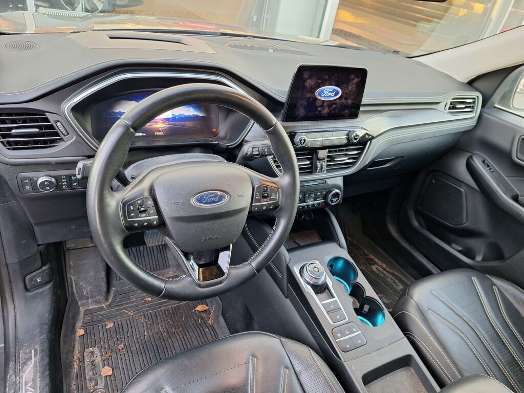 Ford Kuga 2021 Harmaa