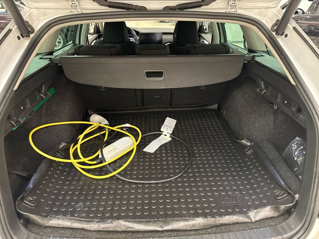 Skoda Octavia 2021 Valkoinen