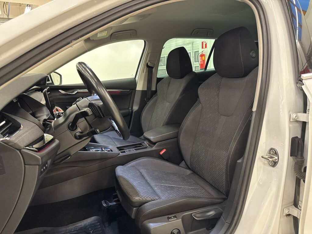 Skoda Octavia 2021 Valkoinen