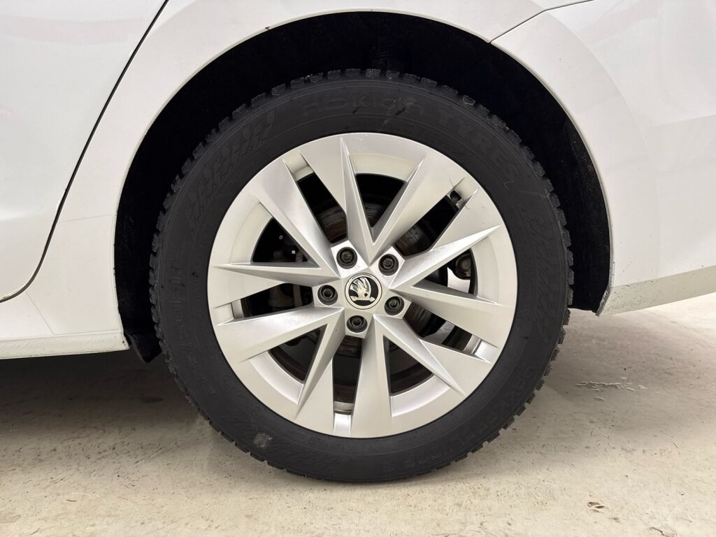 Skoda Octavia 2021 Valkoinen