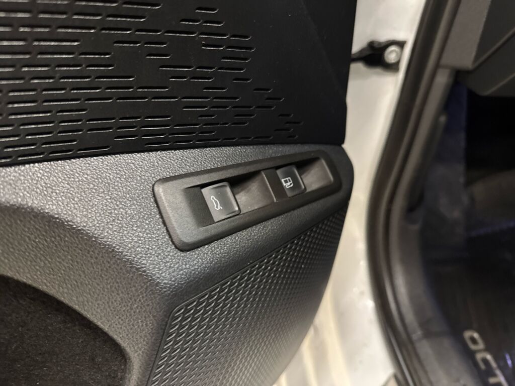 Skoda Octavia 2021 Valkoinen