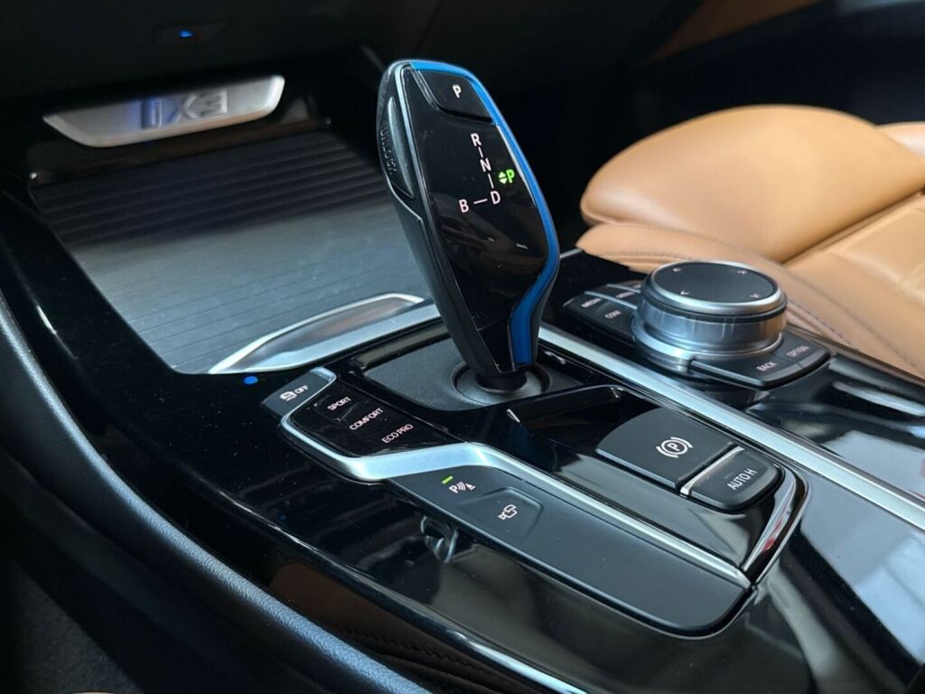 BMW iX3 2021 Valkoinen