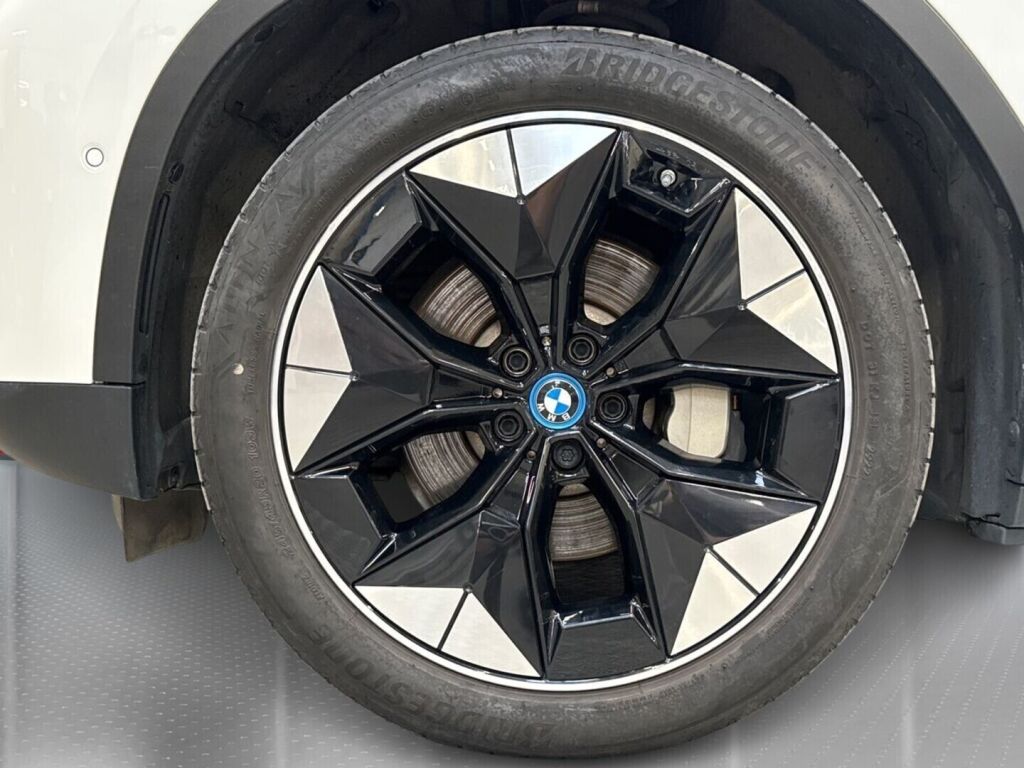 BMW iX3 2021 Valkoinen