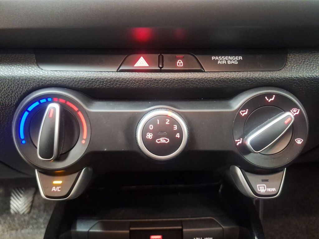 Kia Rio 2021 Valkoinen