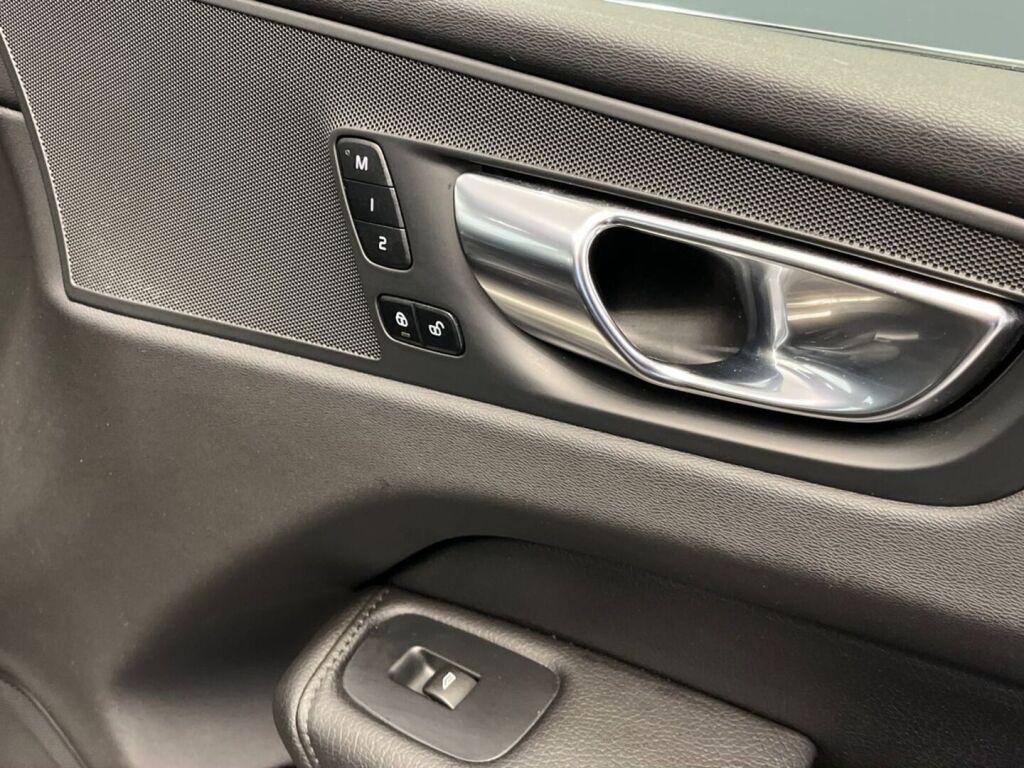 Volvo XC60 2021 Harmaa