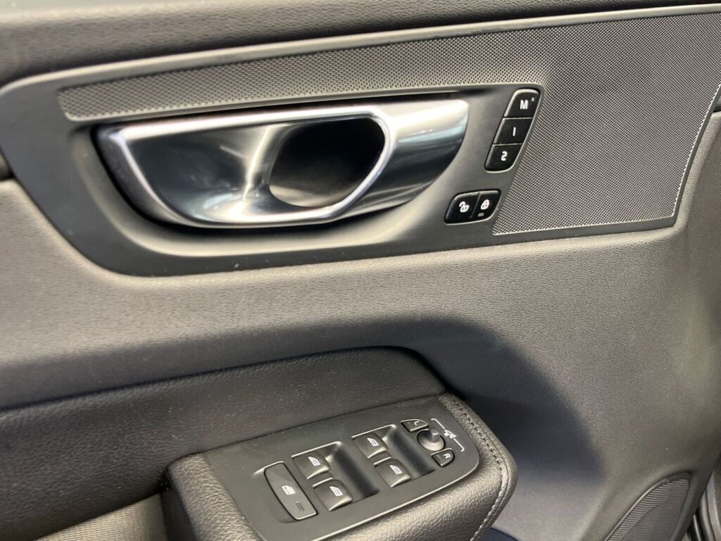 Volvo XC60 2021 Harmaa