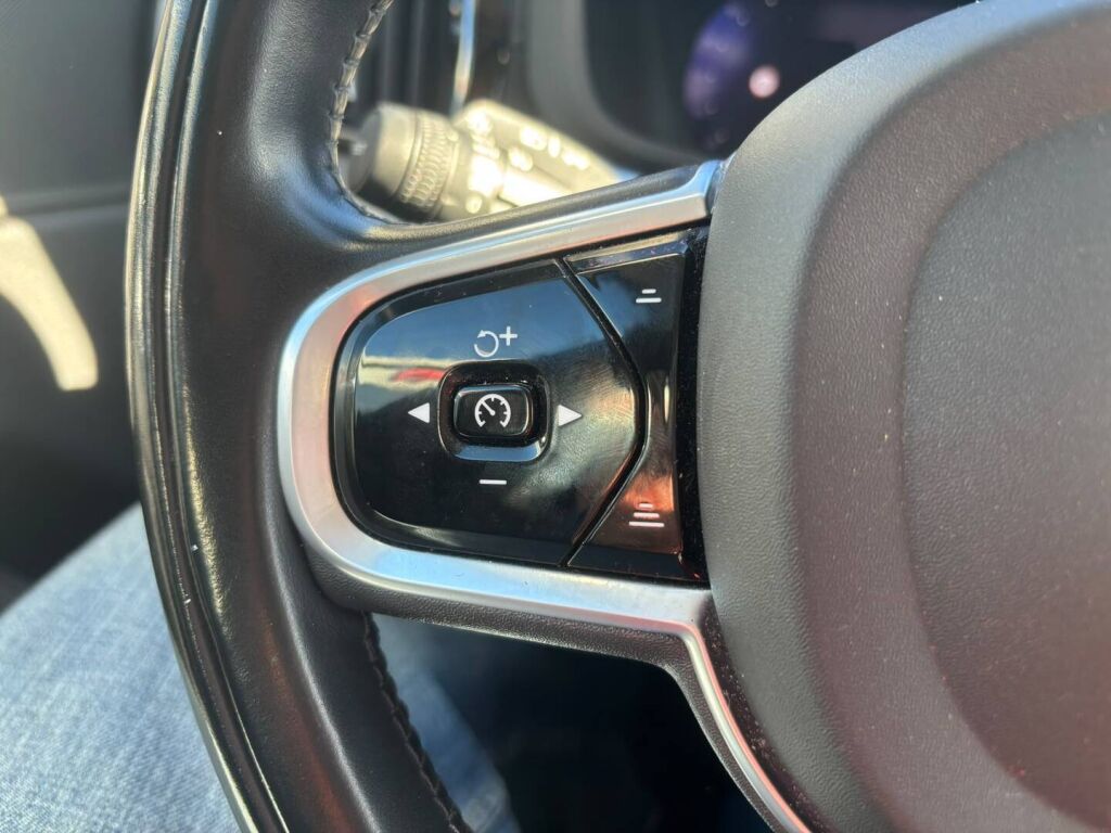 Volvo XC60 2021 Harmaa