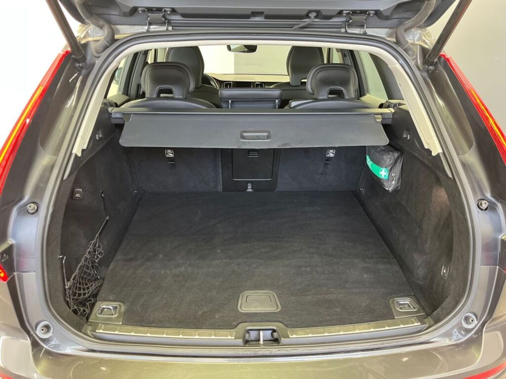 Volvo XC60 2021 Harmaa