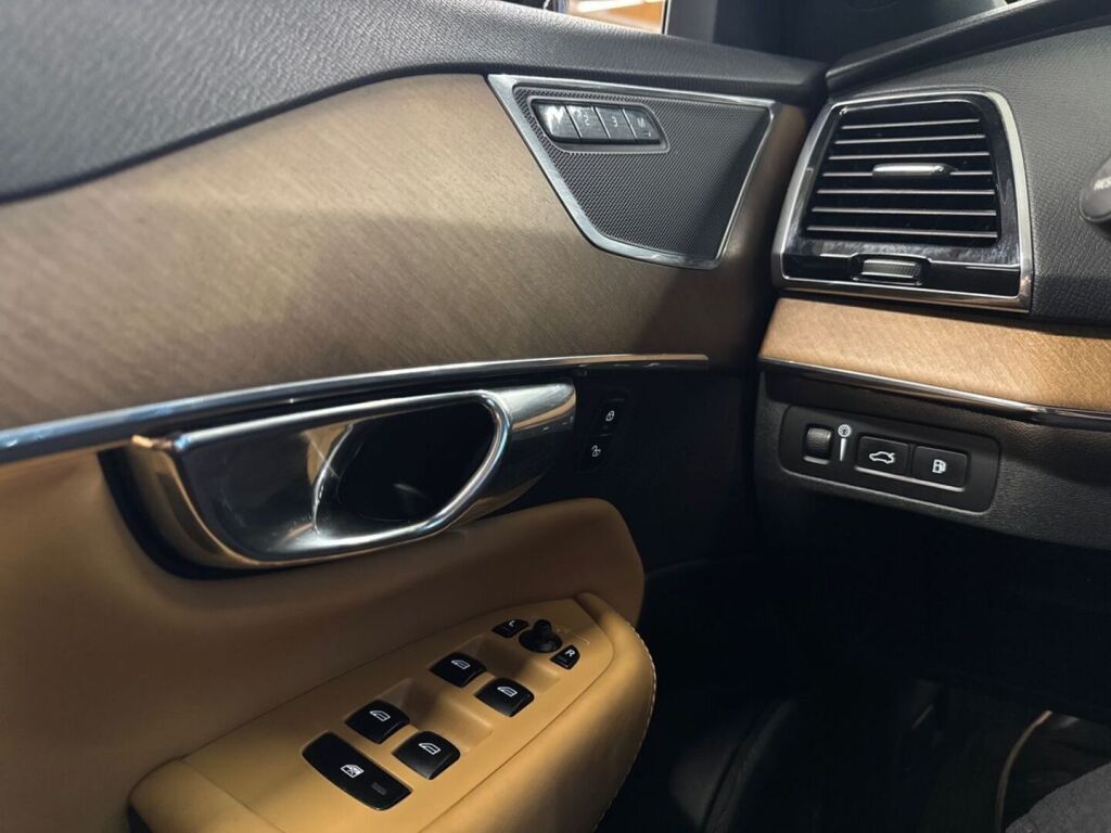Volvo XC90 2016 Musta