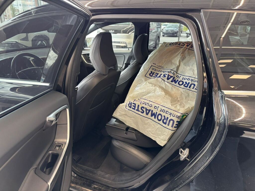 Volvo XC60 2017 Musta