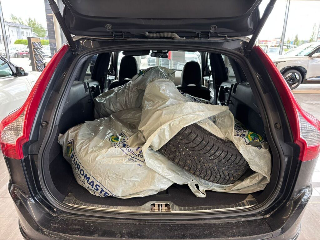 Volvo XC60 2017 Musta