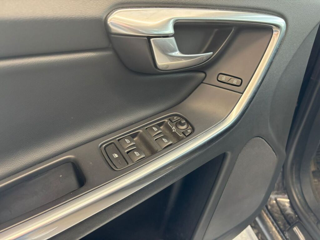 Volvo XC60 2017 Musta