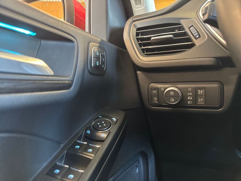Ford Kuga 2021 Lucid Red