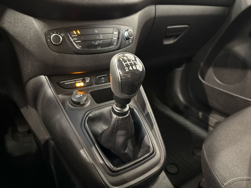 Ford Transit Courier 2021 Valkoinen