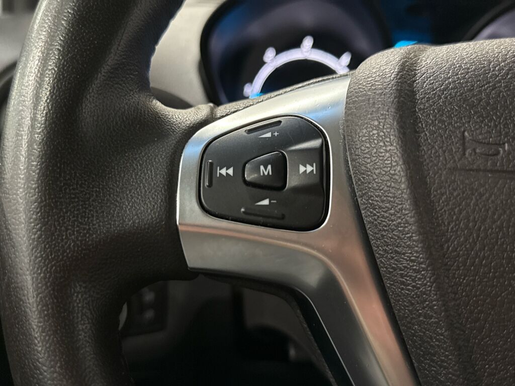 Ford Transit Courier 2021 Valkoinen