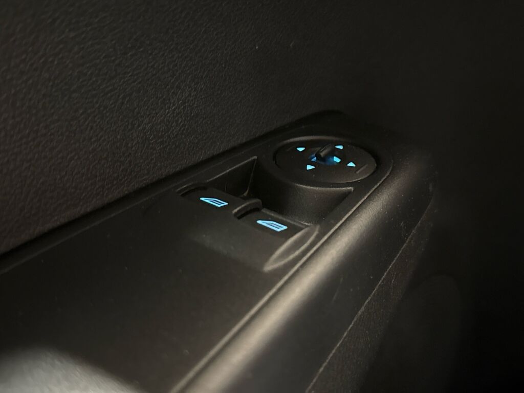 Ford Transit Courier 2021 Valkoinen