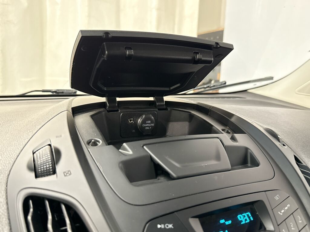 Ford Transit Courier 2021 Valkoinen