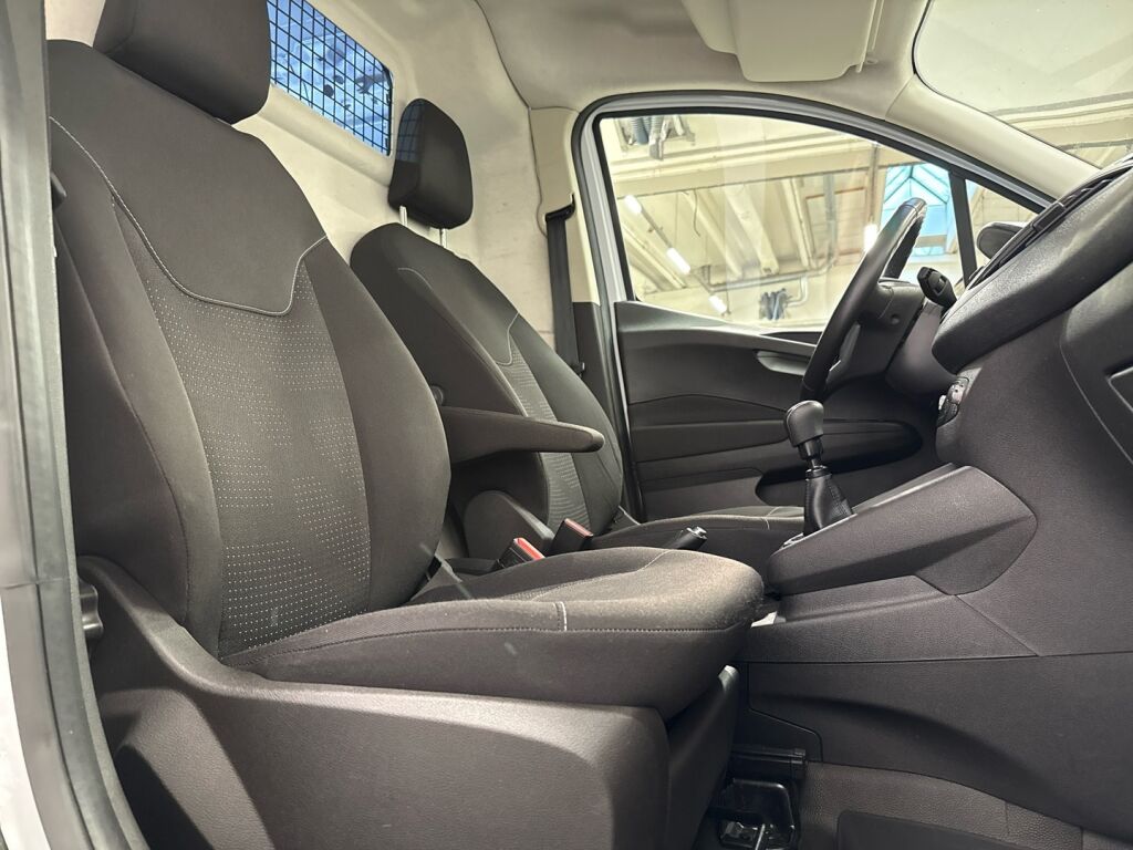 Ford Transit Courier 2021 Valkoinen