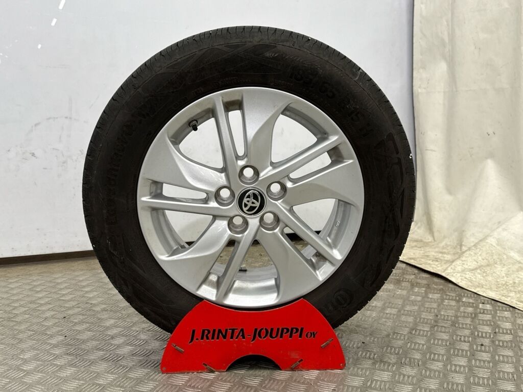 Toyota Yaris 2021 Punainen